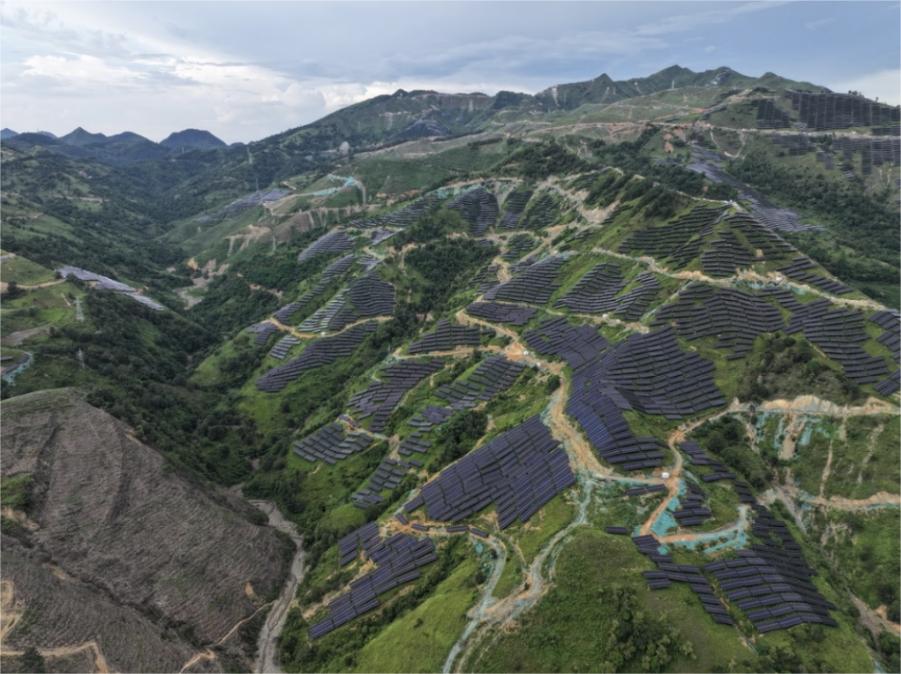 الوكالة الدولية للطاقة المتجددة (IRENA): الإضافات العالمية للطاقة الشمسية تصل إلى مستوى قياسي يبلغ 511 جيجاواط في عام 2025